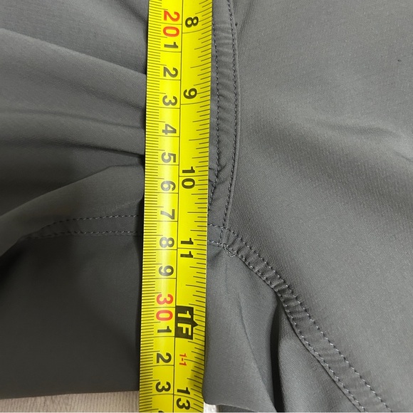 MEC Mountain Equipment Co-op Women's Gray cropped jorts pants size 12 hiking - Picture 9 of 11